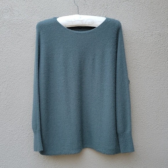 UNIQLO Green Sweater SM Oversized Dolman Sleeved Wool/ Nylon Blend Sweater - Picture 1 of 11